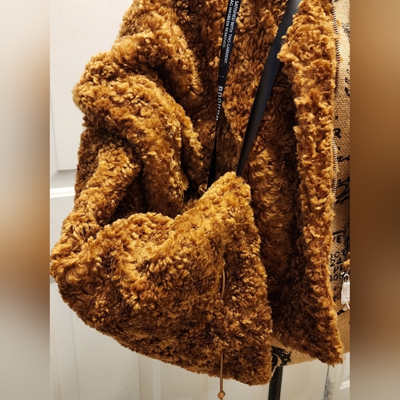 BooHoo Faux Fur Cropped jacket - Picture 8 of 16